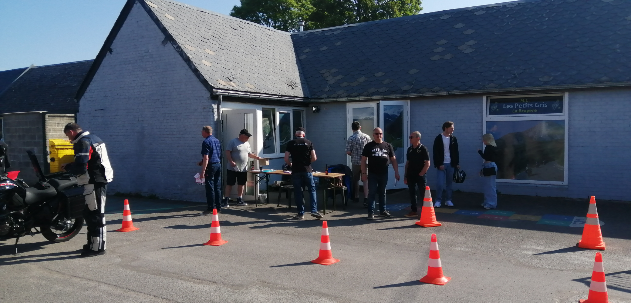 Le staff de l arrivee a la barriere